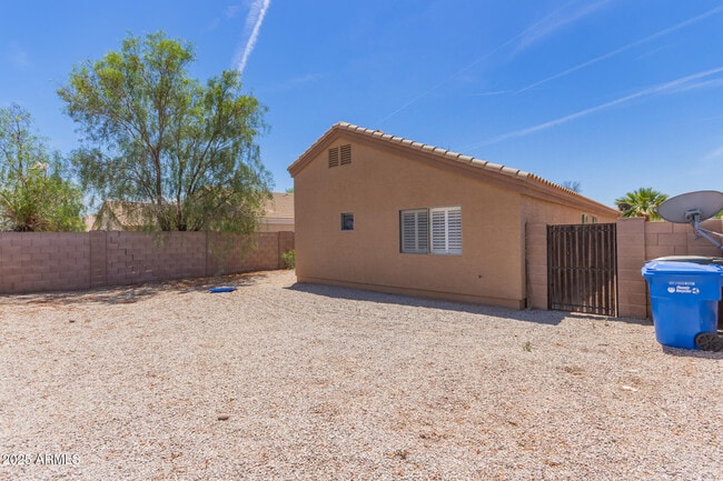 Building Photo - 10624 W Apache St