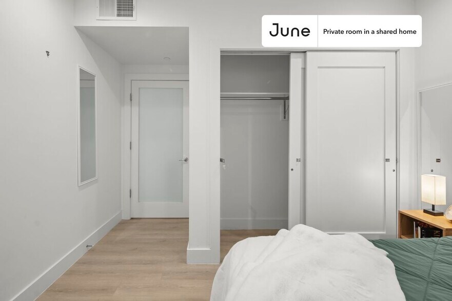 Building Photo - Room in Shared 4 bed/2 bath home in Dupont Circle