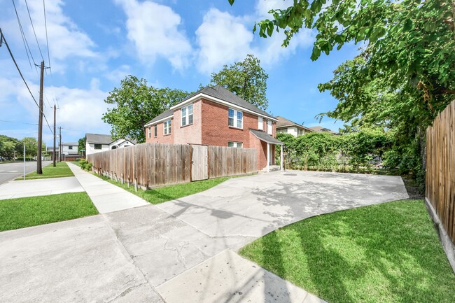 Building Photo - 2919 Rosedale St