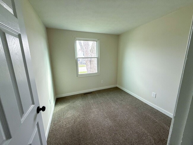 Building Photo - Newly Rehabbed 3BR Home in Hamilton Schools w/ Full Basement & Bonus Room