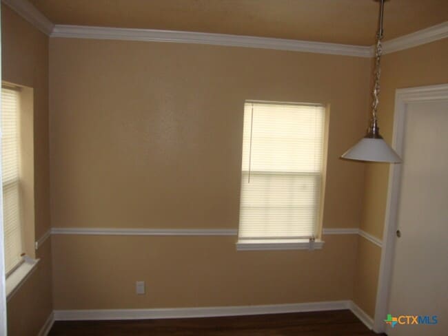 Building Photo - 1813 Fairview Dr