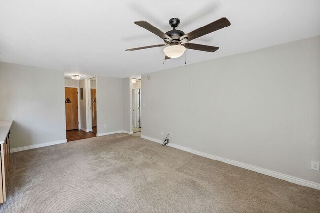 Building Photo - 777 Saturn Dr