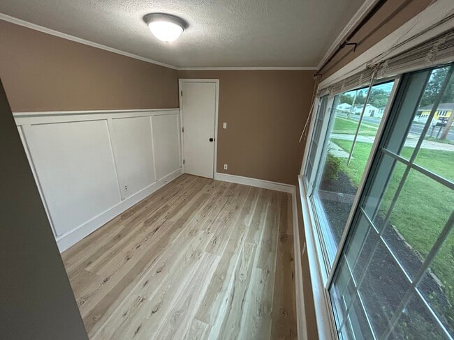 Building Photo - 221 Cedar Valley Rd