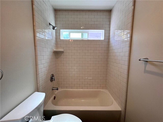 Building Photo - 5618 Fallsgrove St