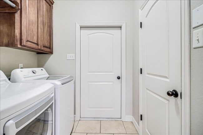 Building Photo - 2518 Date Palm Dr