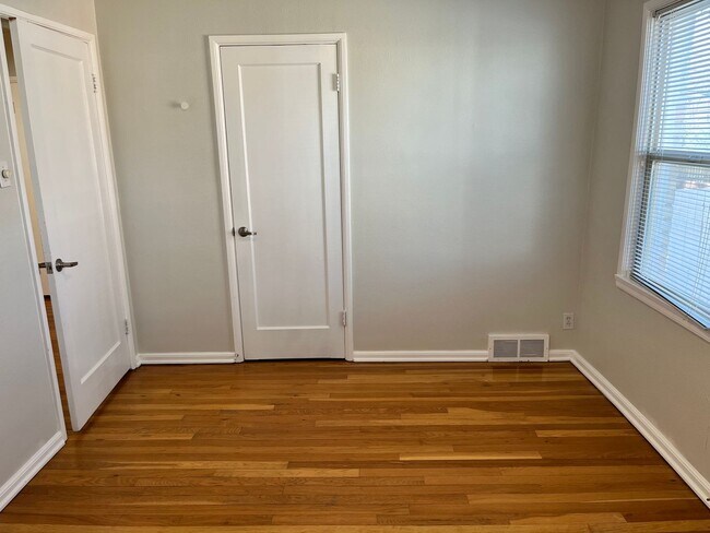 Building Photo - Charming 4 Bedroom 2 Bath Home in Sugarhouse!