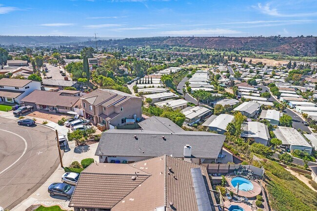 Building Photo - Luxury View Home On Canyon Rim