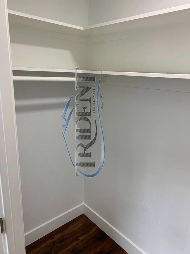 Building Photo - 685 N Barrett Rd