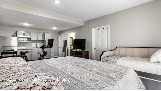 Building Photo - 7533 Prairie View Dr