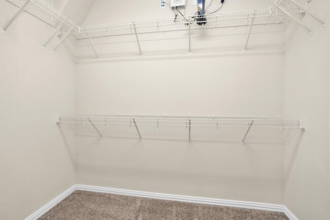 Building Photo - 223 Shoreview Dr