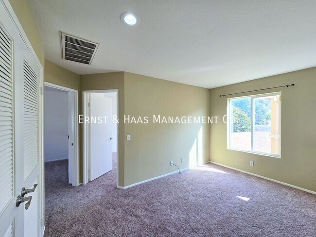 Building Photo - 2931 N Santa Fe Pl