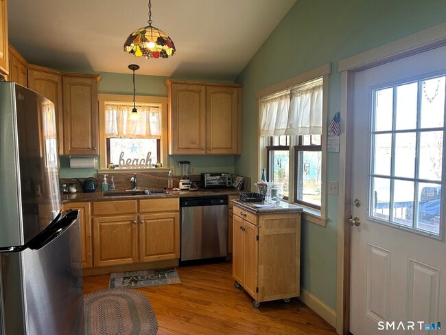 Building Photo - 332 Shore Dr