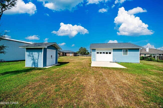 Building Photo - 2422 Thames Dr