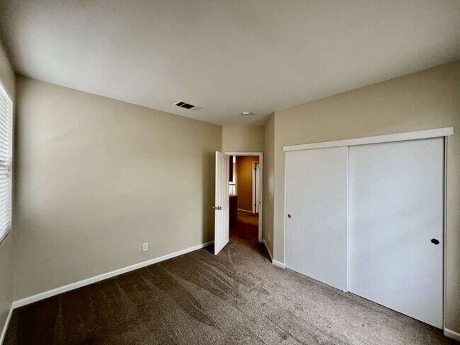 Building Photo - 116 Burgundy Ct