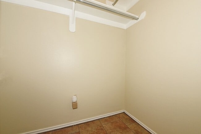 Building Photo - FRESHLY PAINTED  | ONE STORY  |  OPEN CONCEPT  |  GREAT LOCATION: 1604 & SHAENFIELD