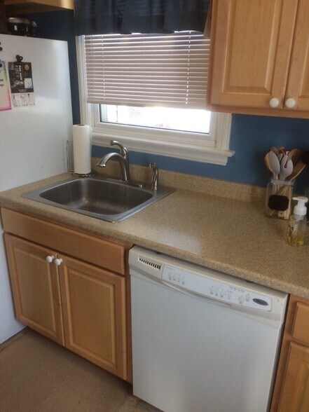 Building Photo - 1315 N 20th Ave E