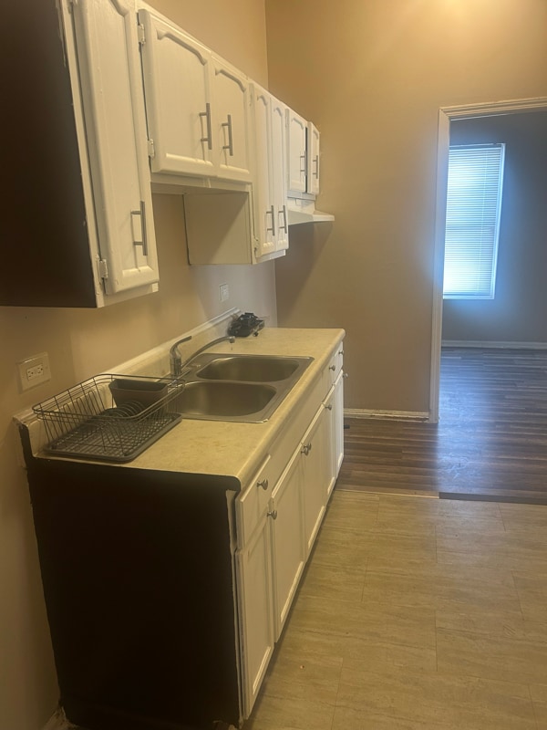 Building Photo - 956 E 76th St