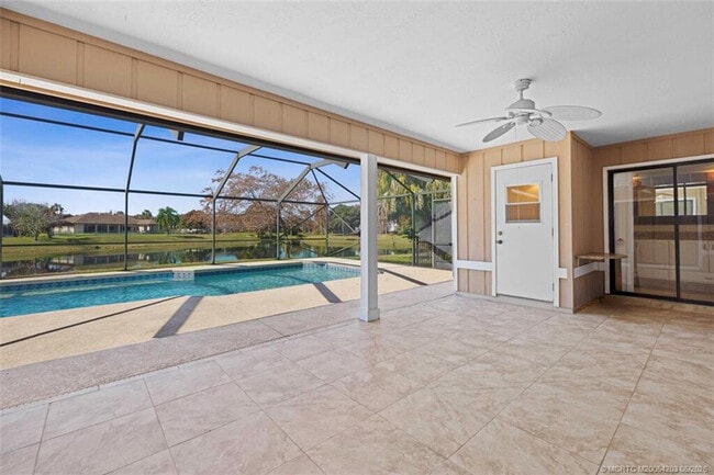 Building Photo - 3074 NE Loquat Ln