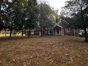 Building Photo - *Move in Special - Spacious 3 bedroom/ 2.5 bath home near Exit 8 - Morristown, TN