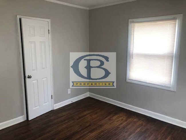 Building Photo - 2574 Pershing Ave