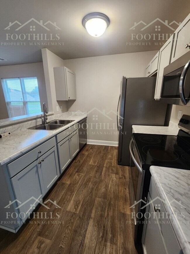 Building Photo - 104 David St