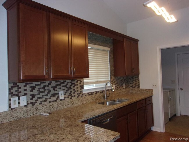 Building Photo - 21749 Lincoln Dr