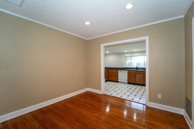Building Photo - Davis Shores 3/2 Single Family Home