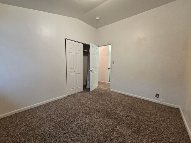 Building Photo - 3232 Poly Dr