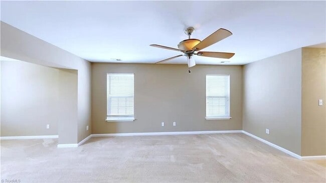 Building Photo - *** READY TO MOVE IN BY FIRST WEEK OF MAY***