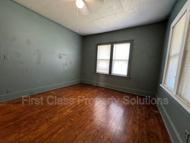 Building Photo - 1400 NW 22nd St