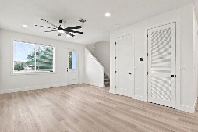 Building Photo - 2138 W Nassau St