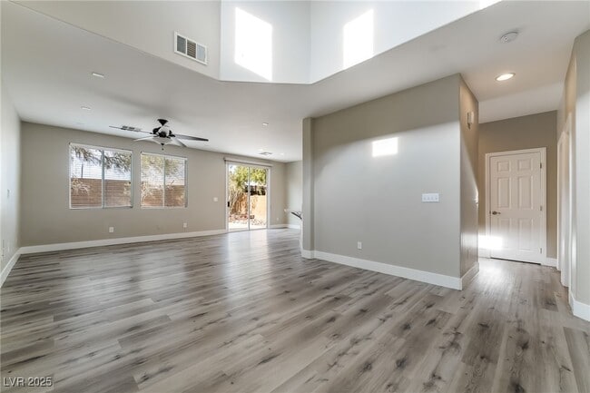 Building Photo - 10667 Mann St