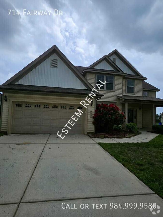 Building Photo - 714 Fairway Dr