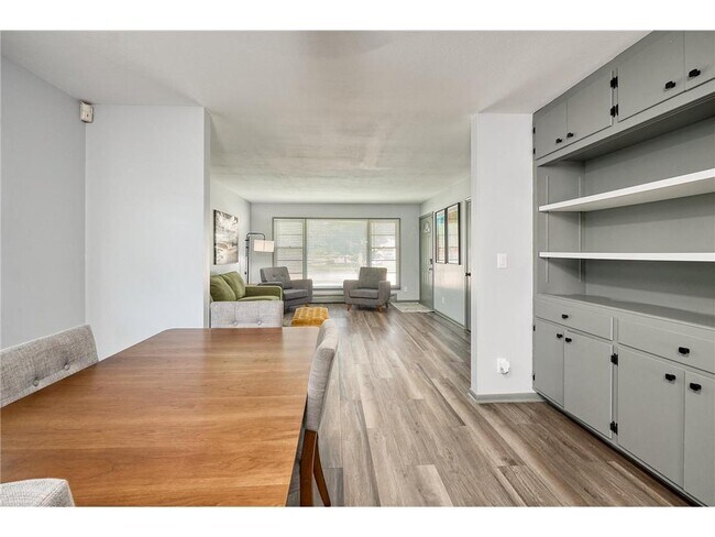Building Photo - 1284 Snelling Ave N
