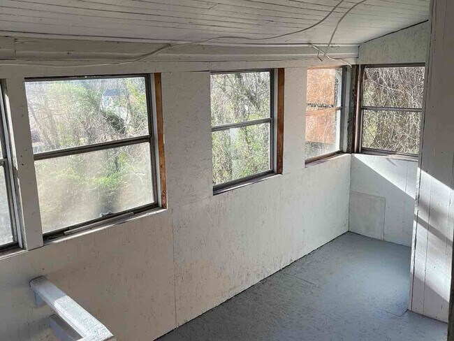 Building Photo - 229 Holbrook St