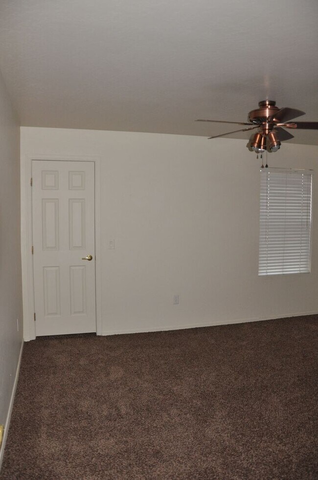 Building Photo - Beautiful gated Mesa Home!