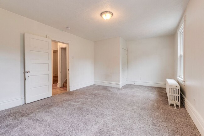 Building Photo - 406 Kingsboro St