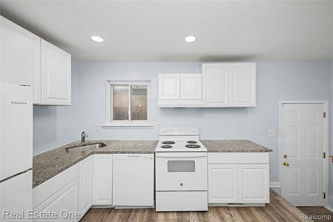 Building Photo - 21046 Wakedon St