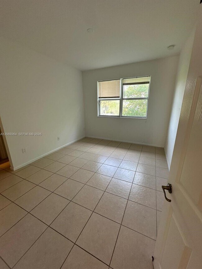 Building Photo - 3021 NW 30th Terrace