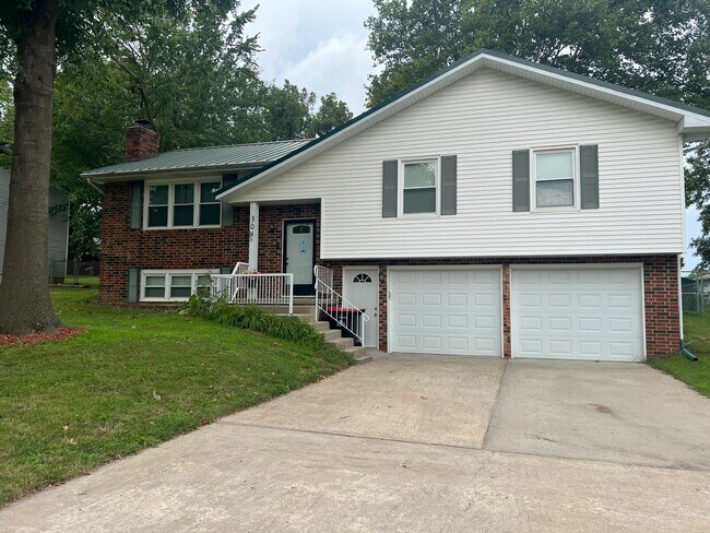Building Photo - 304 Lawson Dr