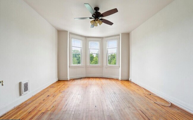 Building Photo - 2934 Clifton Park Terrace