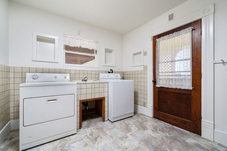 Building Photo - 27171 Pacific St