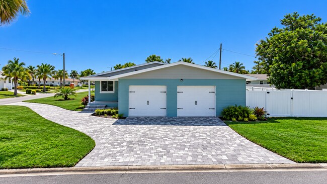 Building Photo - 115 Country Club Dr