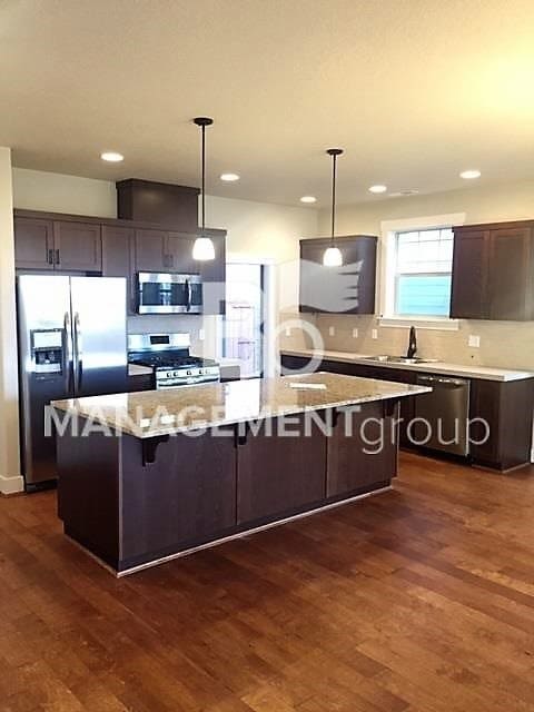 Building Photo - Beautiful Home in Bethany/NW Portland with Full access to Pool & Rec Center!