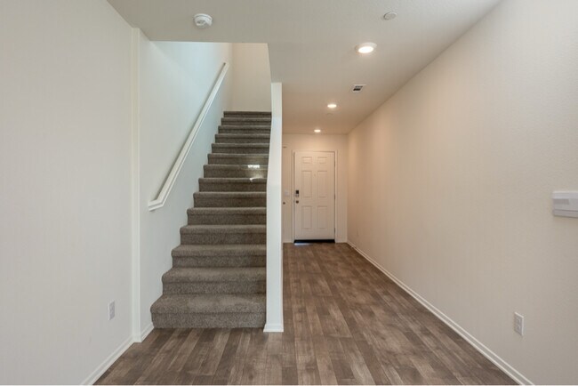 Building Photo - 28650 New Yorker Ln