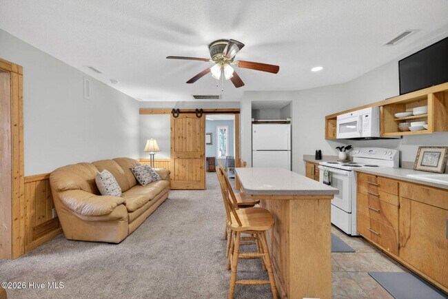 Building Photo - UNIQUE FURNISHED APARTMENTS WITH CUSTOM WOODWORK