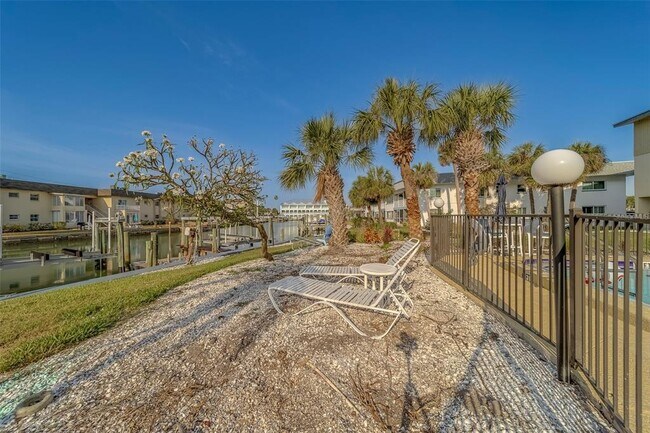Building Photo - 11650 Capri Cir S