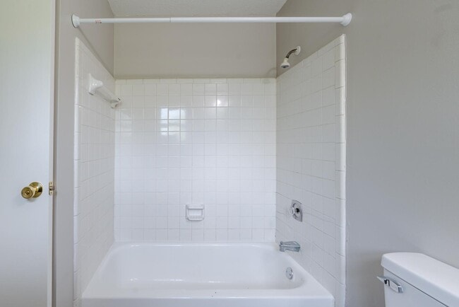 Building Photo - 209 N Woodland Dr