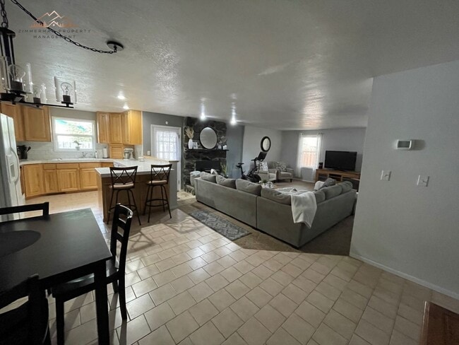 Building Photo - Beautiful Thurston 3 bedroom 2 bathroom HO...