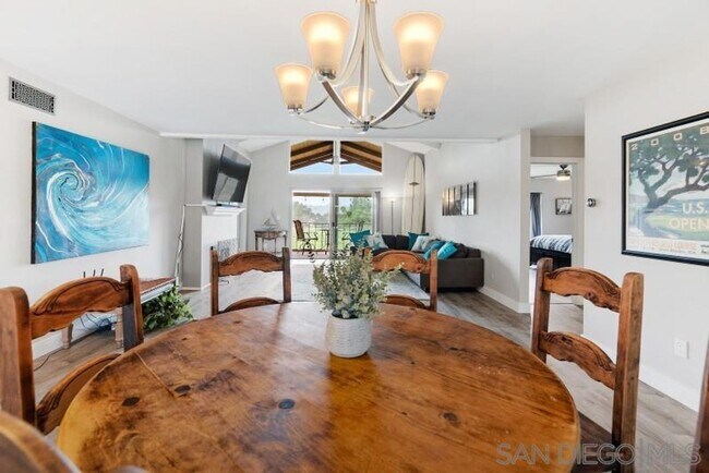 Building Photo - Gorgeous Upper Unit Condo in Fairway Knoll...